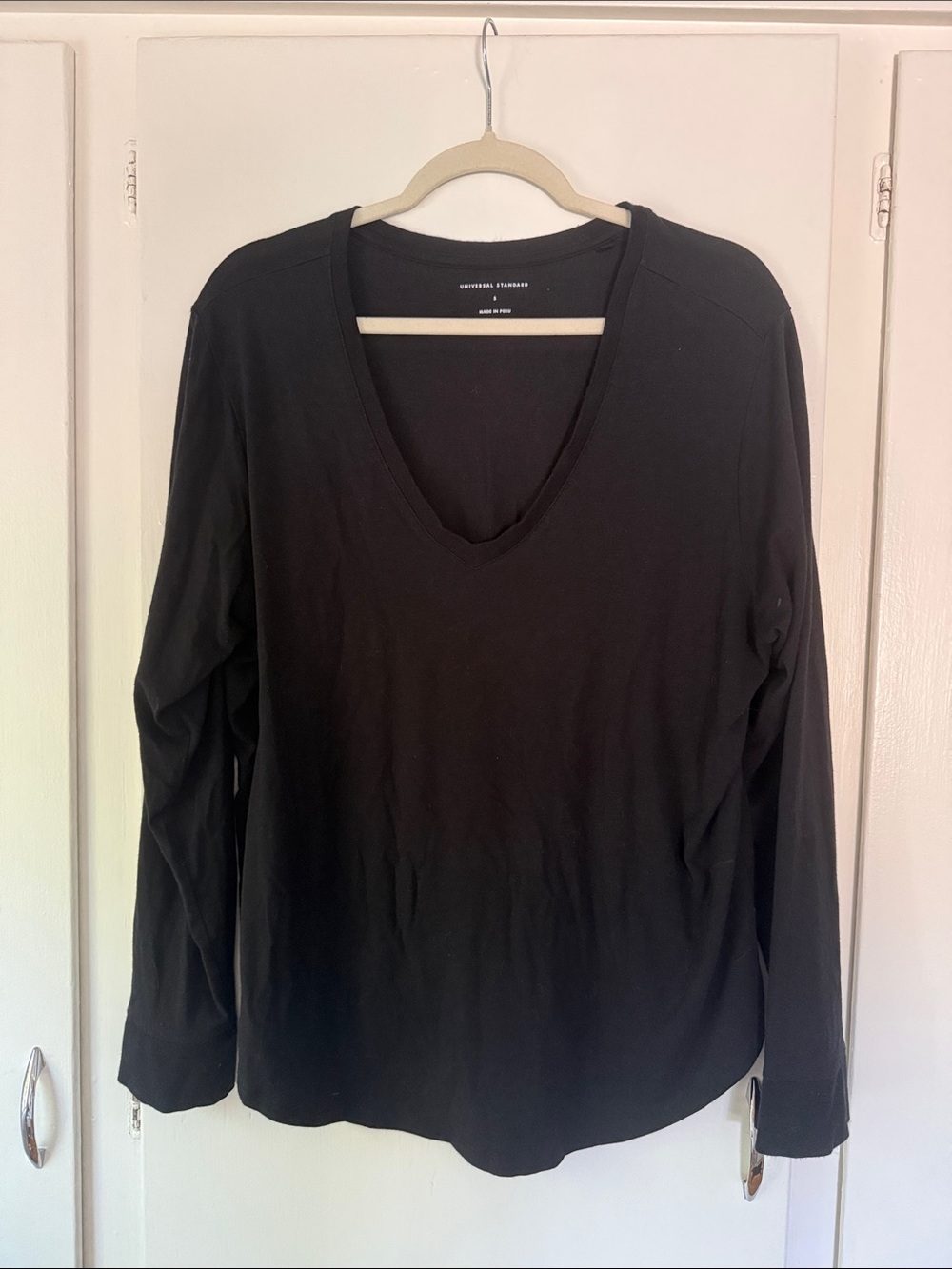 Universal Standard Black V-Neck Long Sleeve Tee